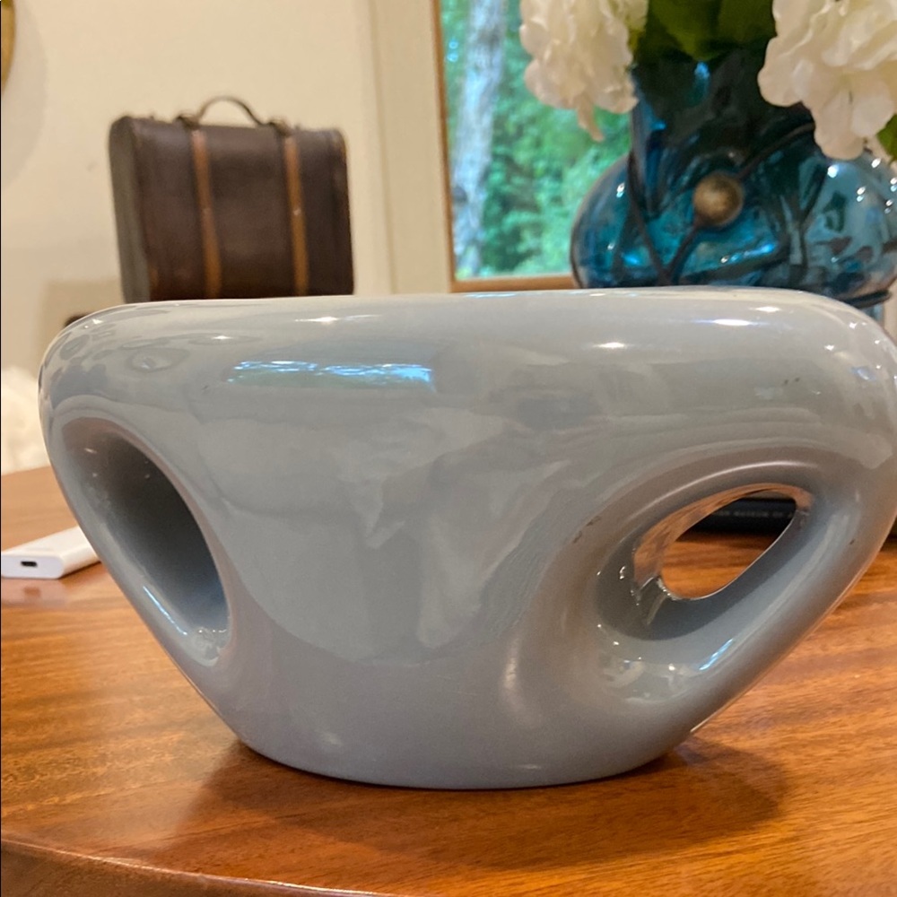 Haeger Floral Retro Abstract
GrayVase with Original Sticker
Tags